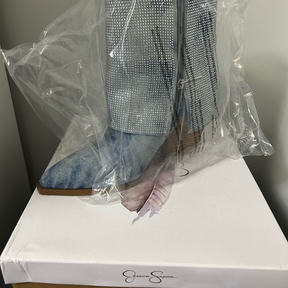 SOLD   Size 10 embellished shark boot by Jessica Simpson, brand new worn once - Picture 4 of 4